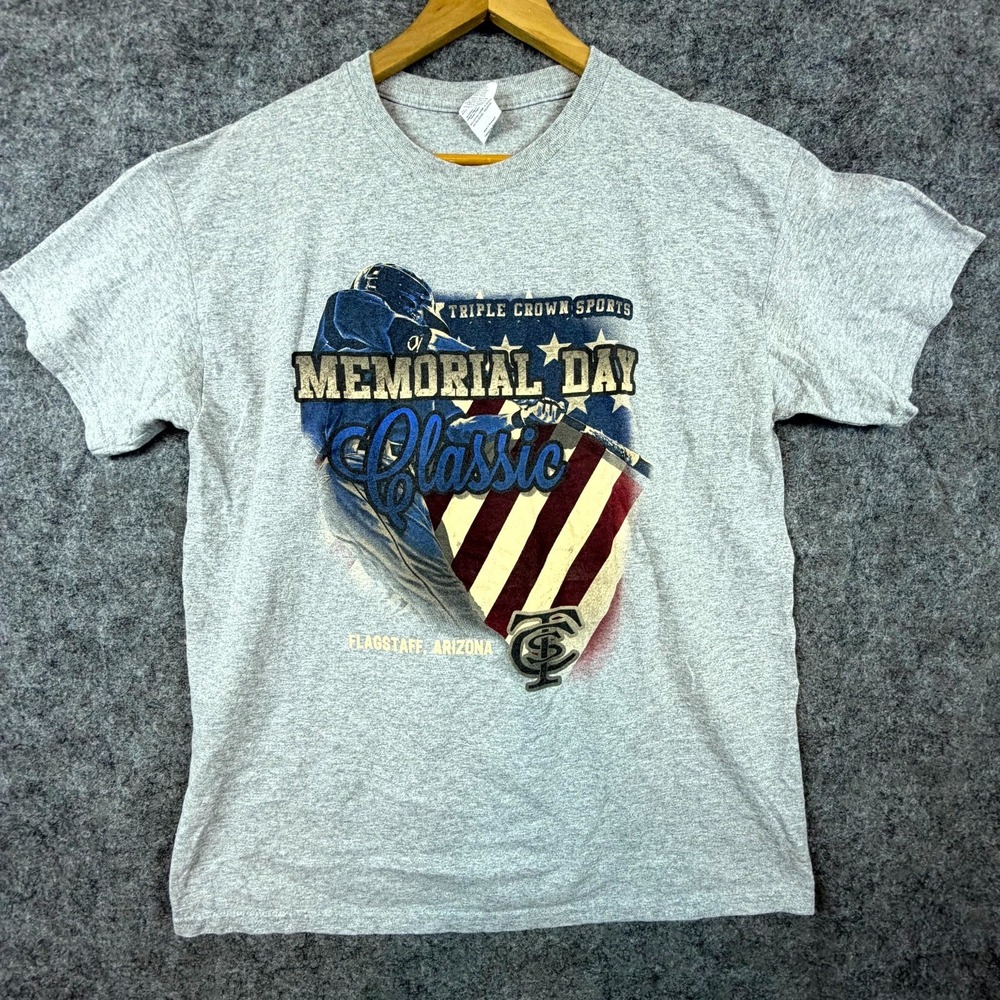 Memorial Day Classic Gildan T-Shirt Mens Large Grey Triple Crown Sports‎ Graphic
